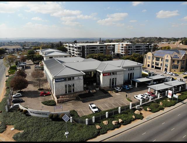 1,691M² OFFICE FOR SALE IN BRYANSTON